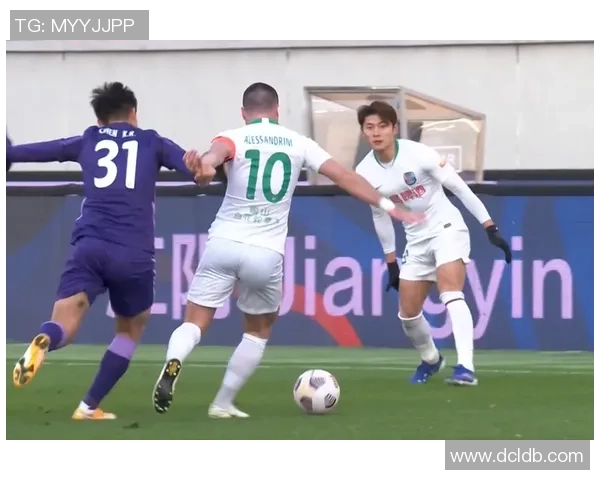 武汉羽毛球队在冠军赛积分榜上以70分稳居第一名展现强劲实力